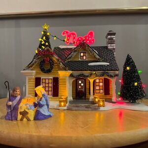 Department 56 Noel House Snow Village Christmas Lane Lighted w/ Box Dept 56